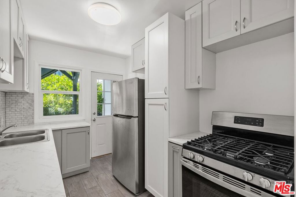739 Westbourne Drive Property Photo 14