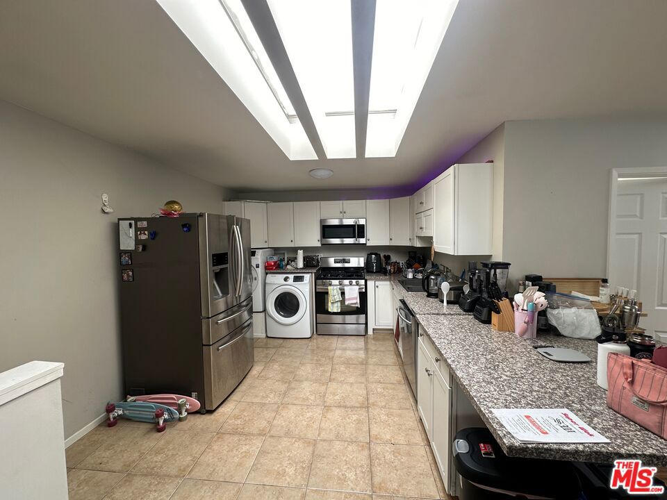 7304 Canby Avenue Property Photo 9