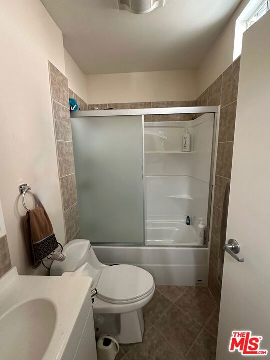 7304 Canby Avenue Property Photo 18