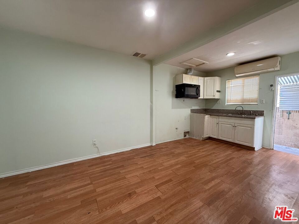 7304 Canby Avenue Property Photo 20