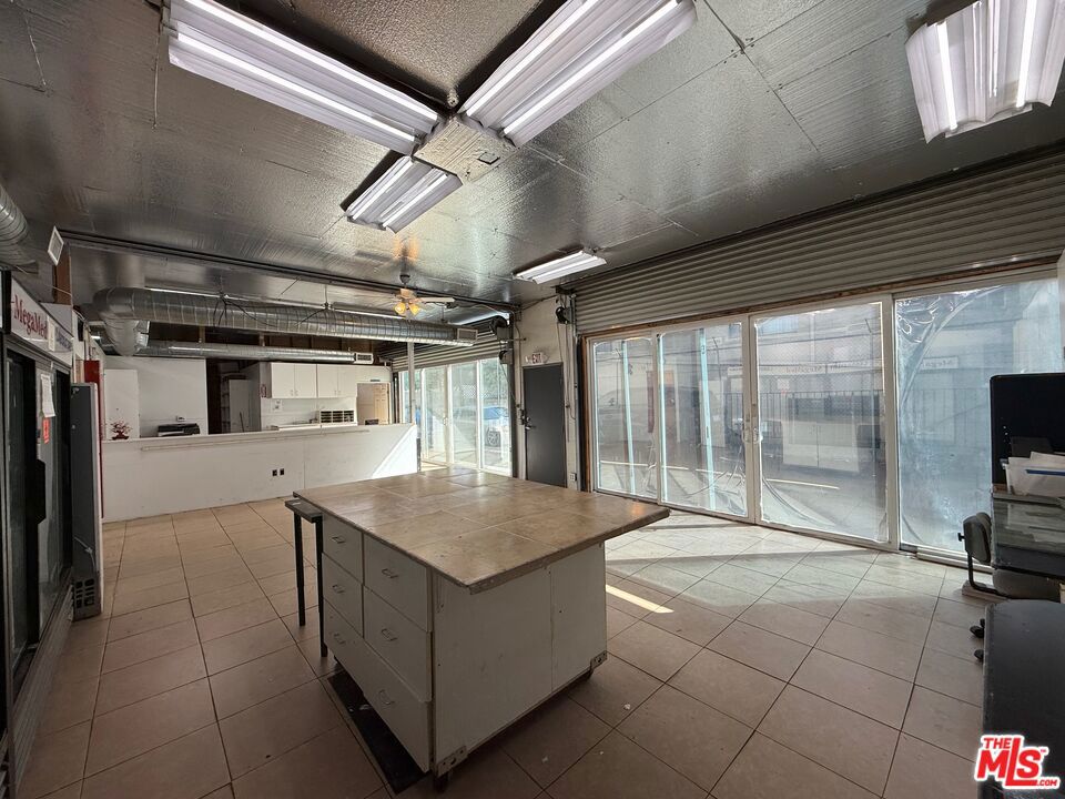 7304 Canby Avenue Property Photo 27