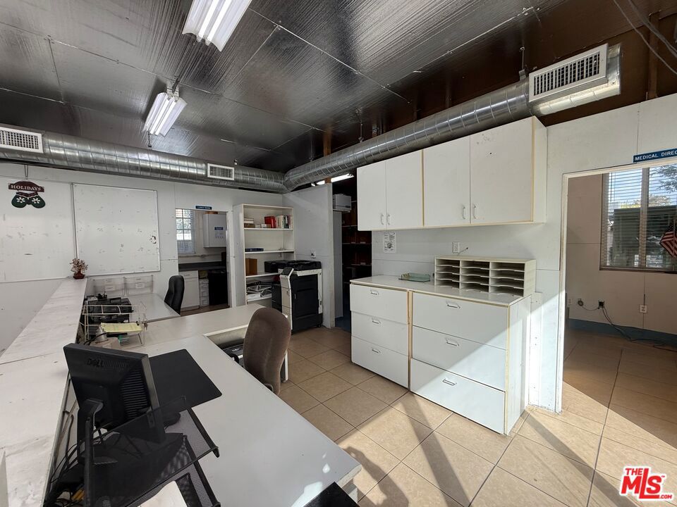7304 Canby Avenue Property Photo 29