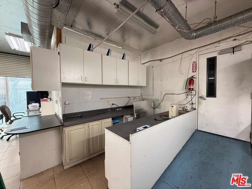 7304 Canby Avenue Property Photo 31