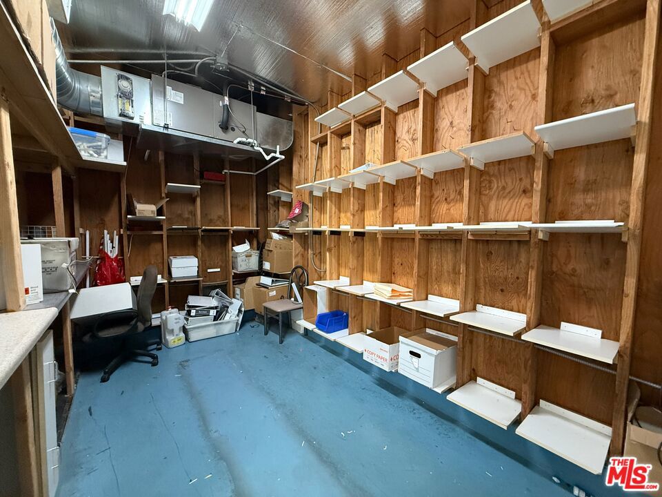 7304 Canby Avenue Property Photo 33
