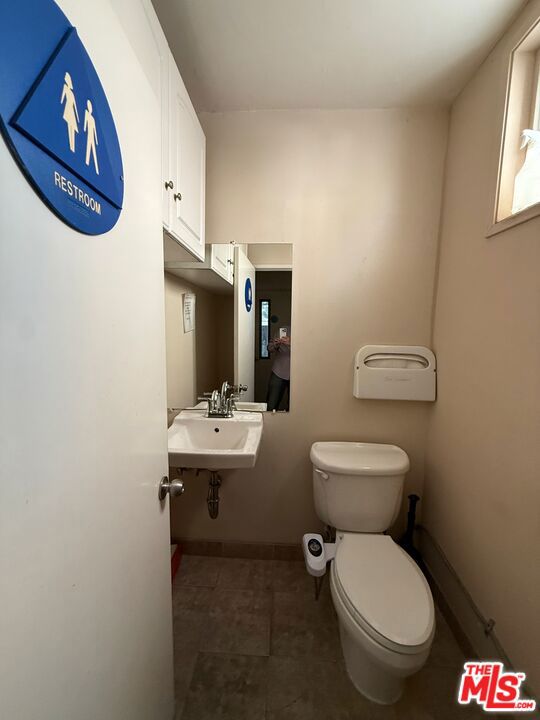 7304 Canby Avenue Property Photo 35