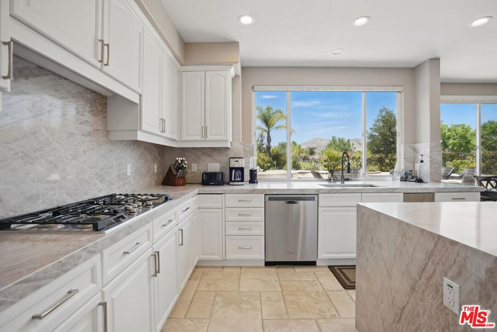 4040 Leighton Point Road Property Photo 4