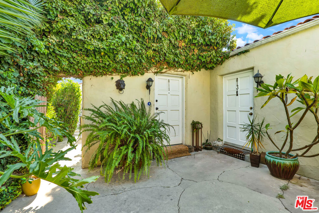 811 N Citrus Avenue Property Photo 1