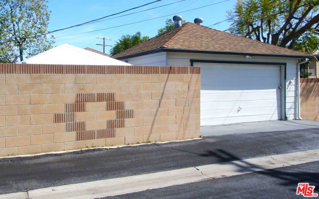 153 N Hanford Avenue Property Photo 2