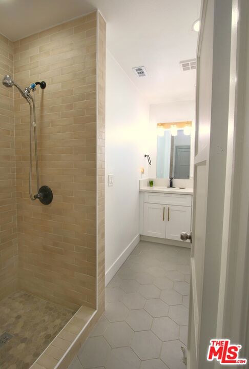 153 N Hanford Avenue Property Photo 6