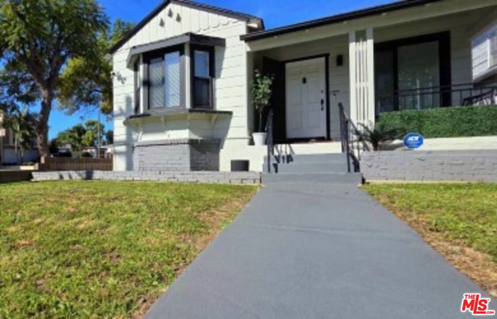 153 N Hanford Avenue Property Photo 7