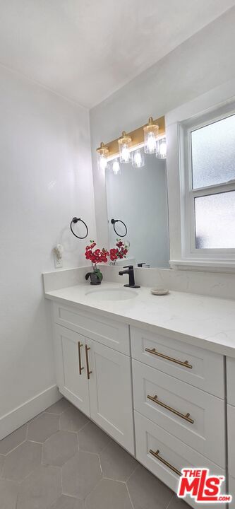 153 N Hanford Avenue Property Photo 16