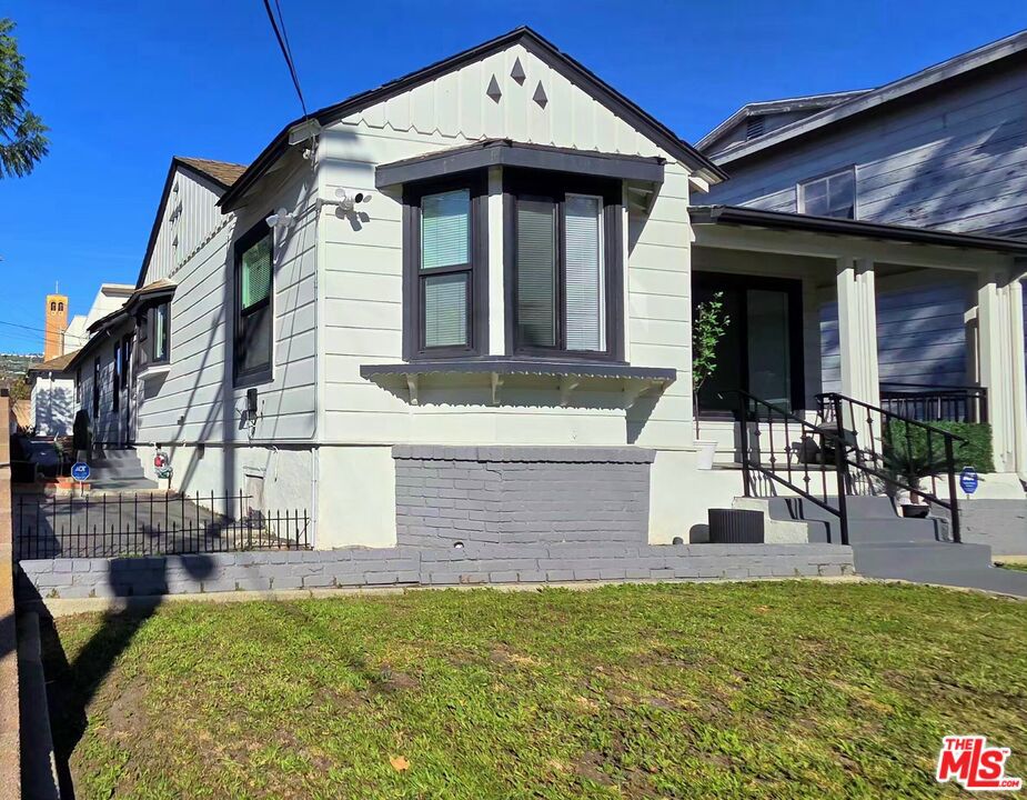 153 N Hanford Avenue Property Photo 21