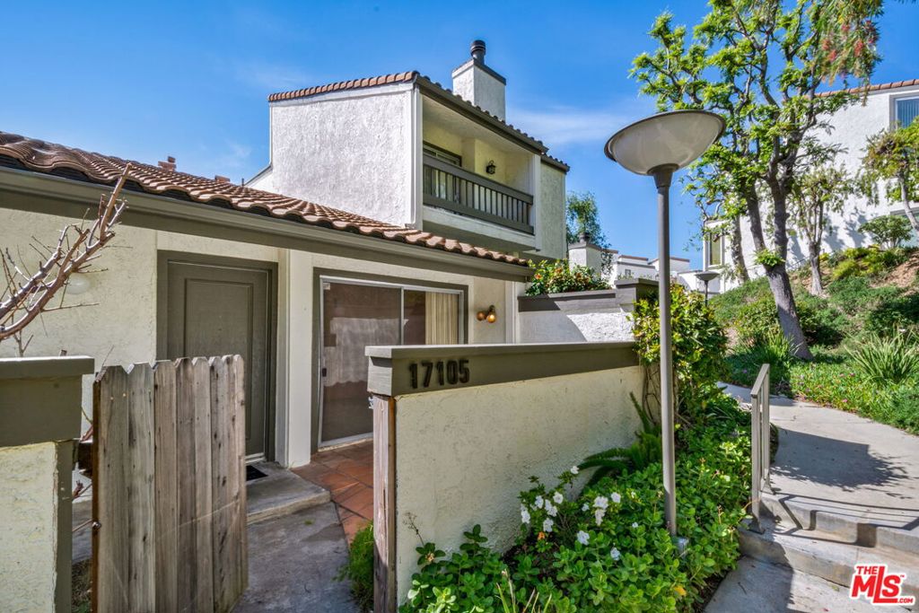 17105 Palisades Circle Property Photo 1