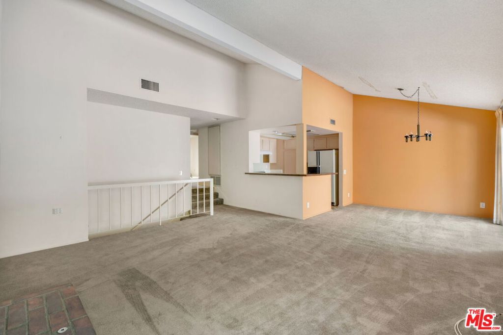 17105 Palisades Circle Property Photo 7