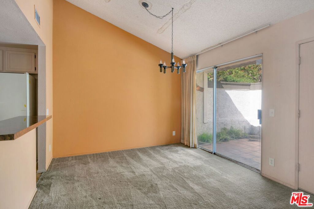 17105 Palisades Circle Property Photo 9