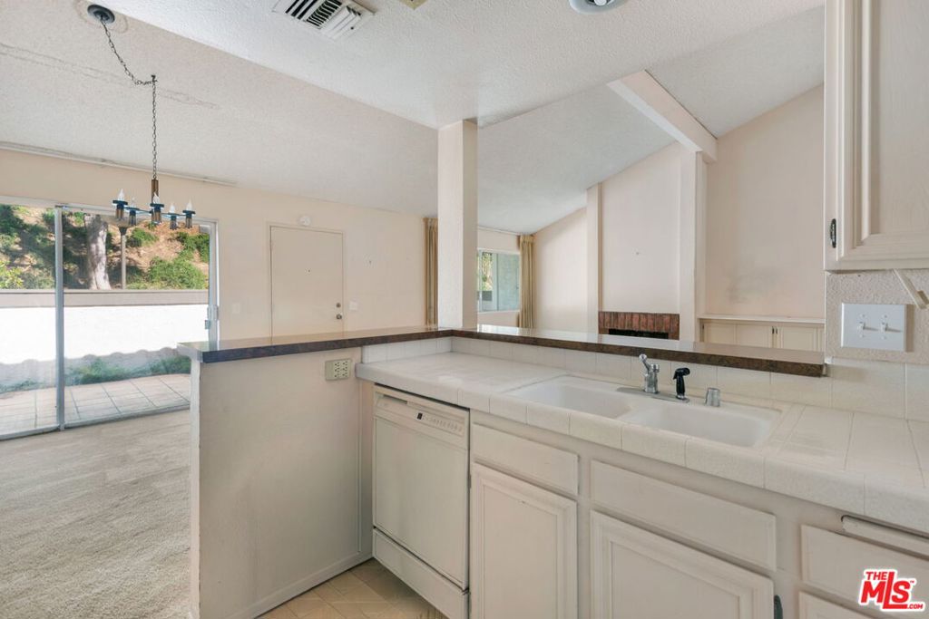 17105 Palisades Circle Property Photo 14