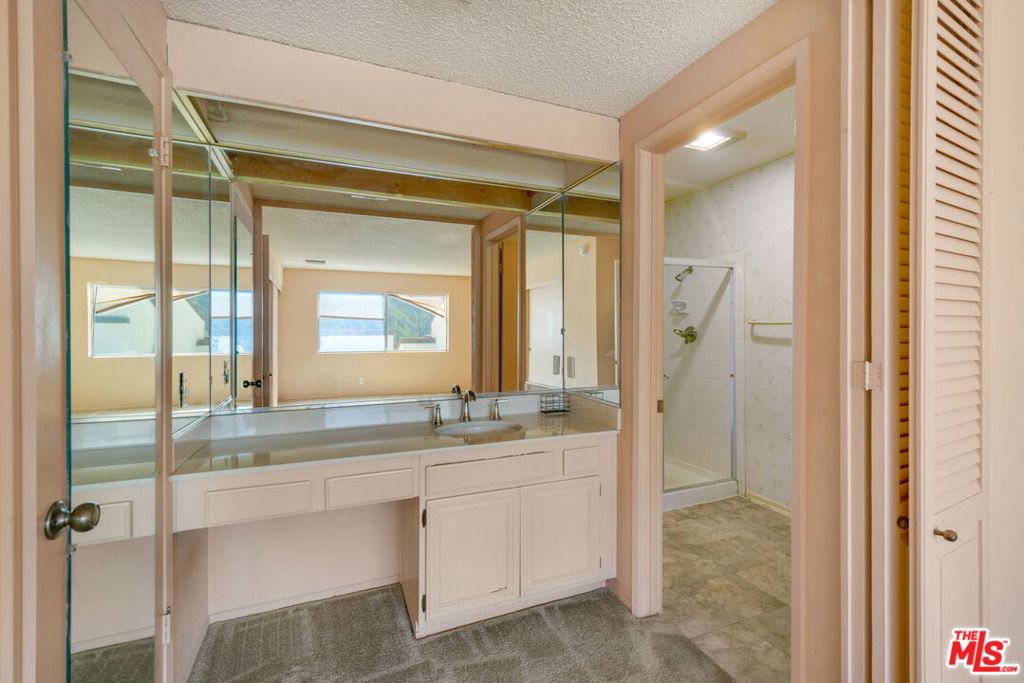 17105 Palisades Circle Property Photo 17