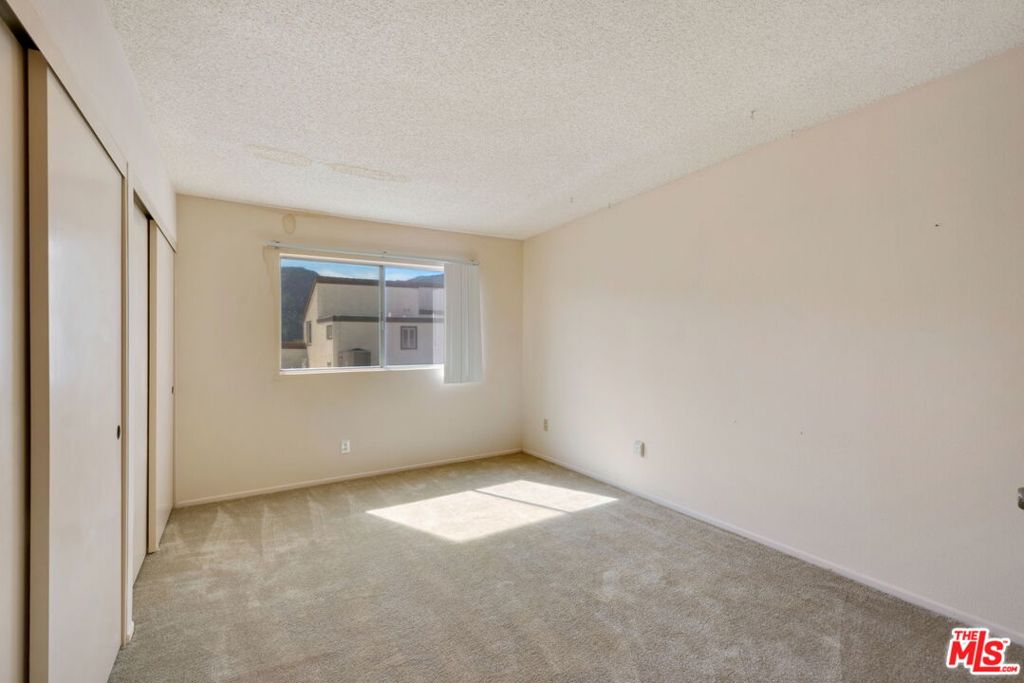 17105 Palisades Circle Property Photo 18