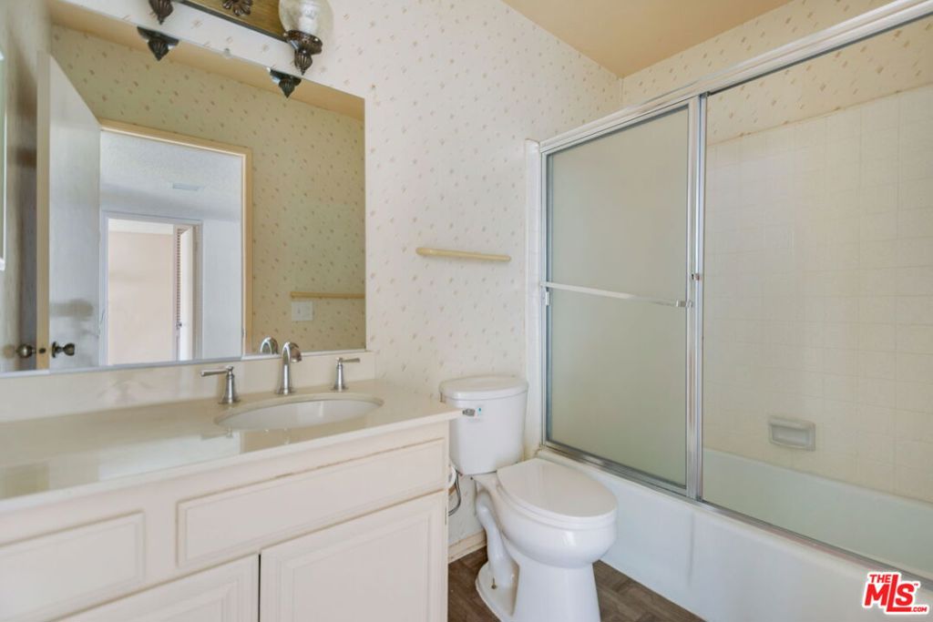17105 Palisades Circle Property Photo 19