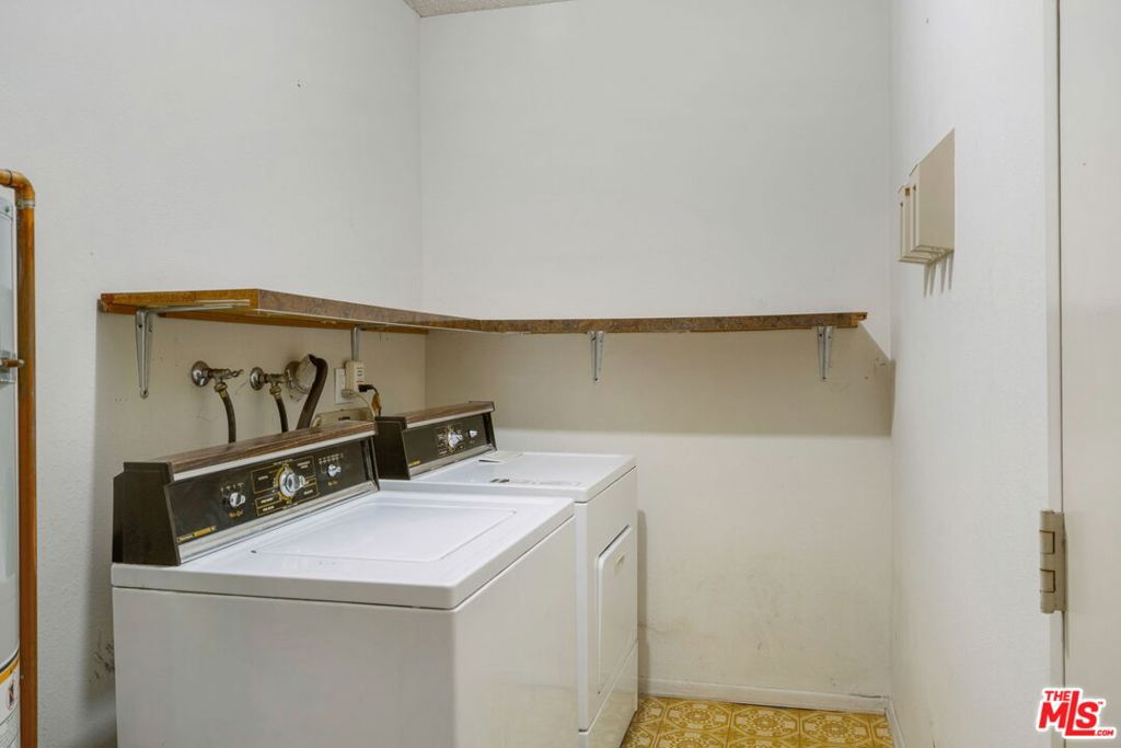 17105 Palisades Circle Property Photo 20