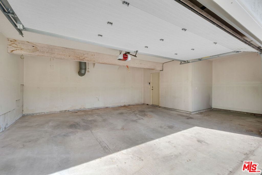 17105 Palisades Circle Property Photo 21
