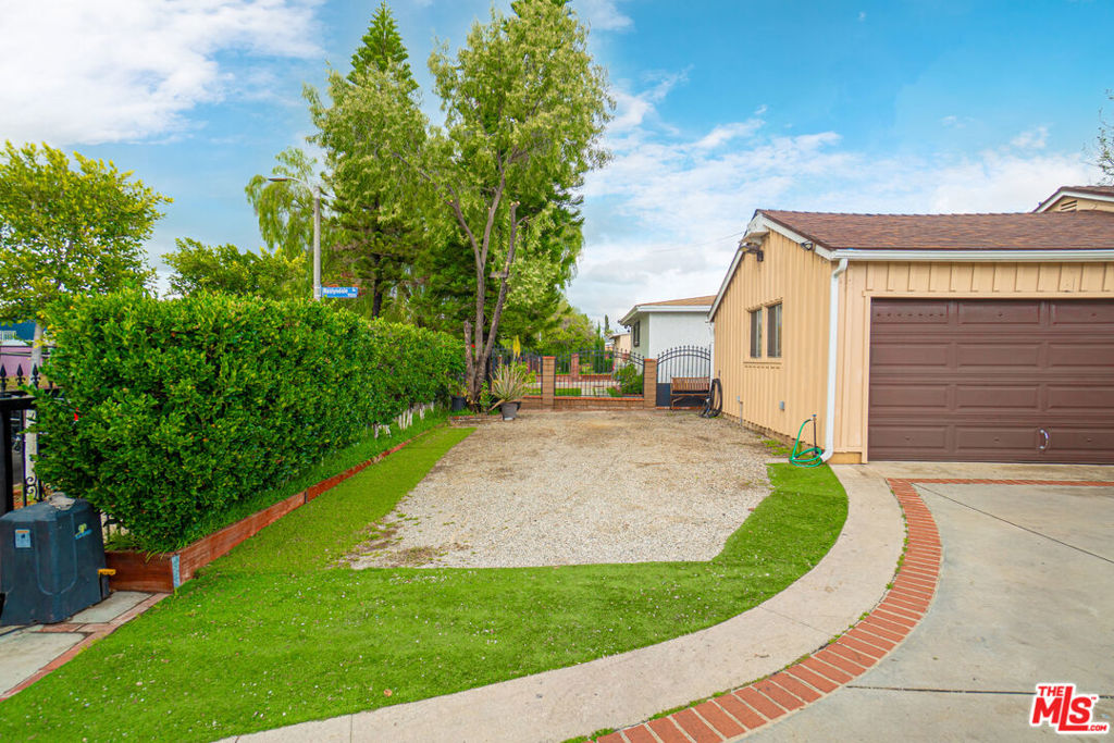 13748 Sunburst Street Property Photo 4