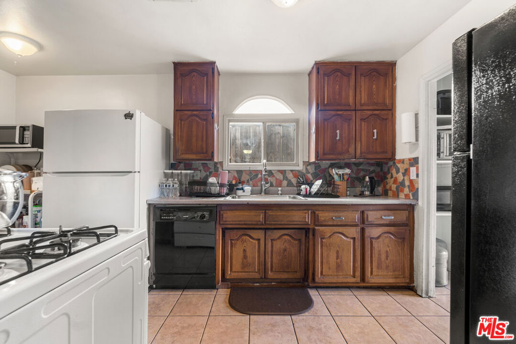 13748 Sunburst Street Property Photo 9