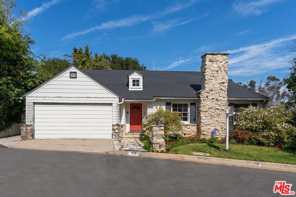 172 S Woodburn Drive Property Photo 1