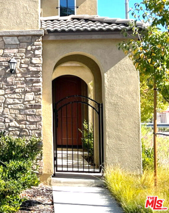 42720 Azure Street Property Photo 3