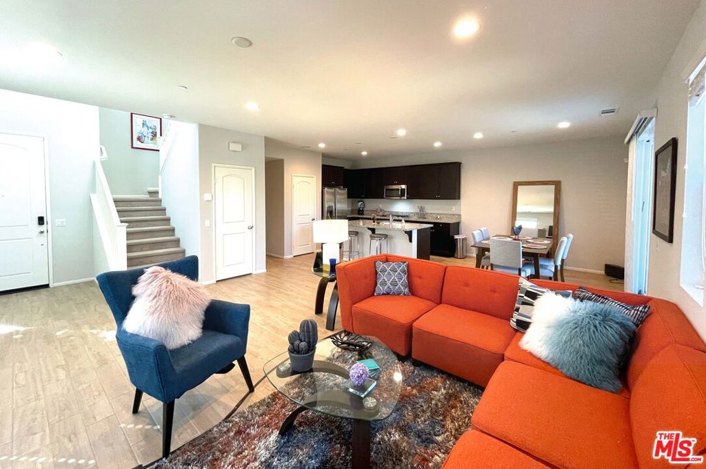 42720 Azure Street Property Photo 7