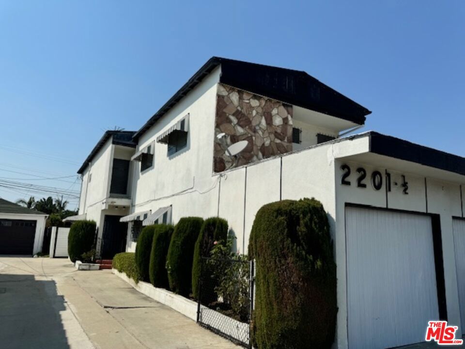2201 S Ridgeley Drive Property Photo