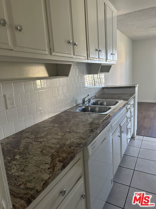 1420 S Oakhurst Drive 208 Property Photo 5