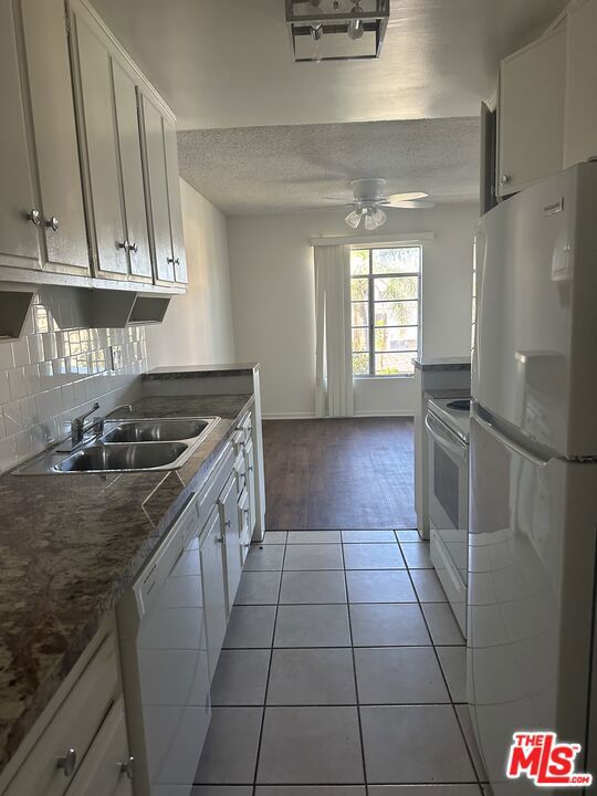 1420 S Oakhurst Drive 208 Property Photo 6