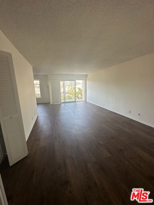1420 S Oakhurst Drive 208 Property Photo 7