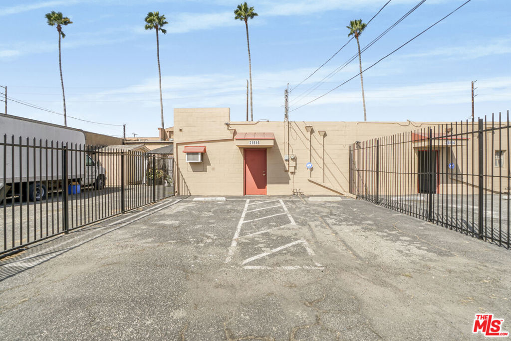 21512 Norwalk Boulevard Property Photo 4