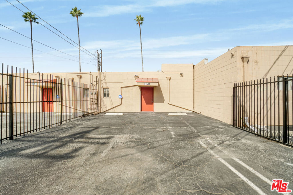 21512 Norwalk Boulevard Property Photo 8