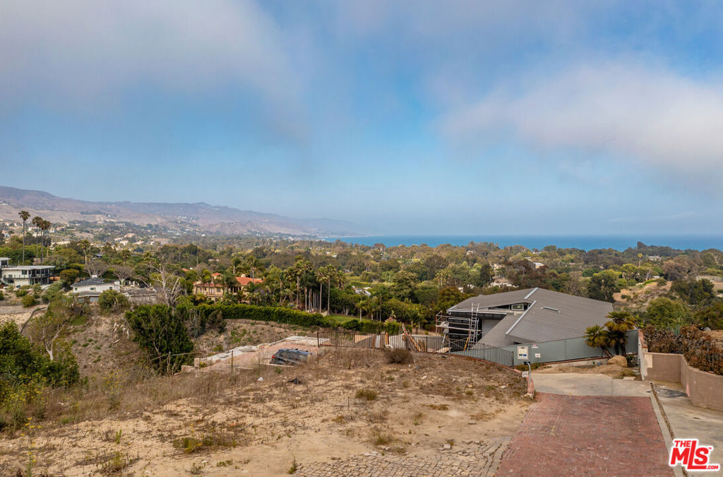 6754 Dume Drive Property Photo 4