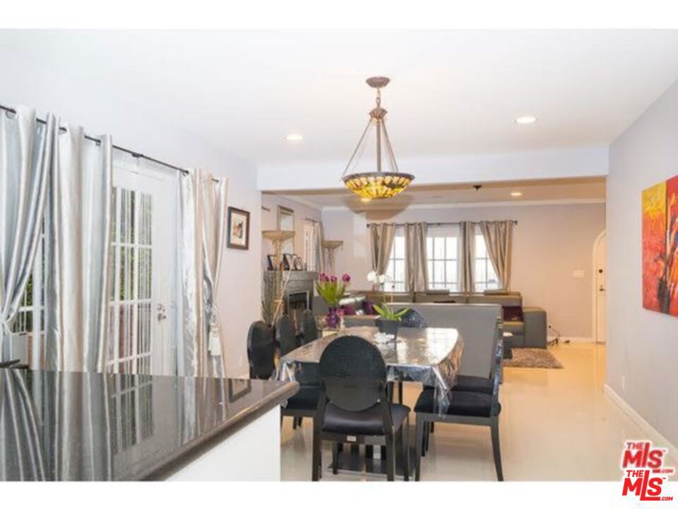 137 S Rexford Drive Property Photo 1