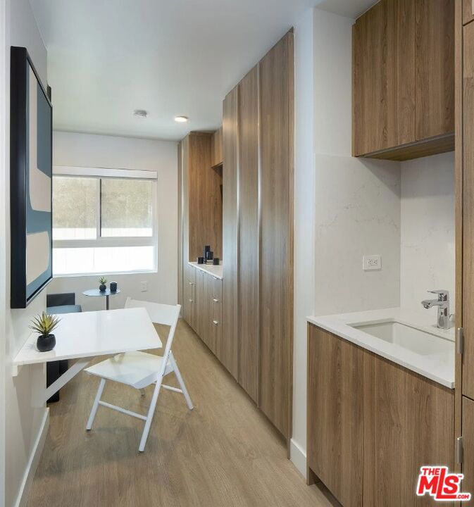 1427 Barry Avenue Property Photo 4