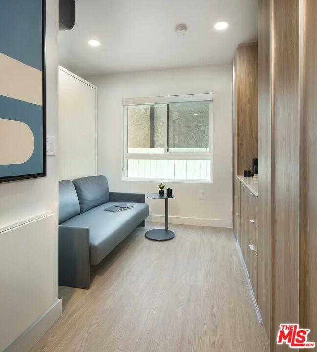 1427 Barry Avenue Property Photo 7