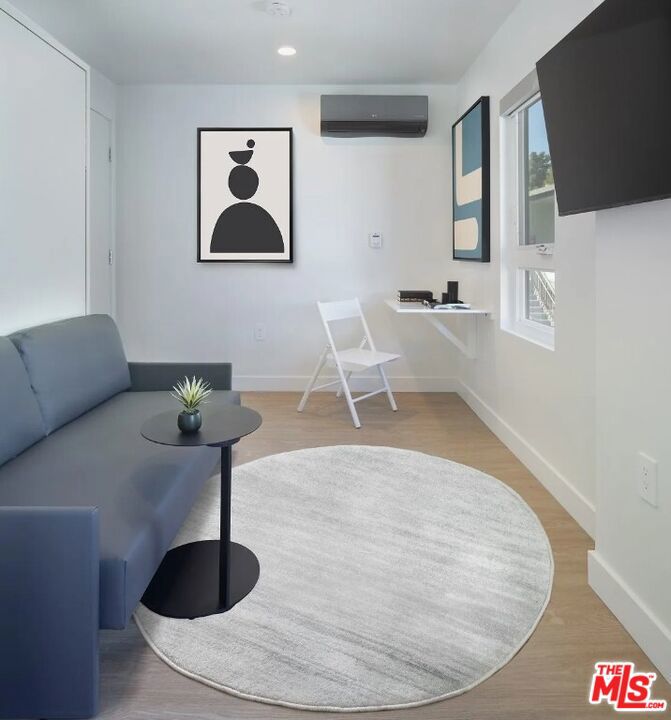 1427 Barry Avenue Property Photo 10