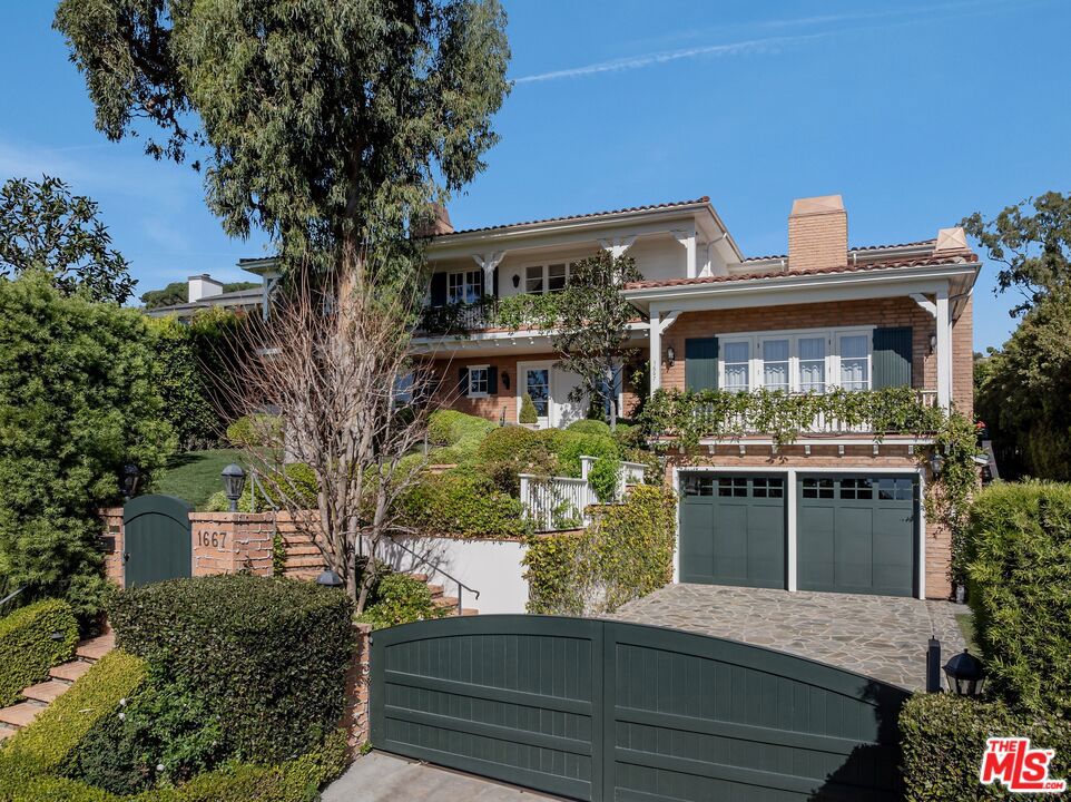 1667 Amalfi Drive Property Photo 1