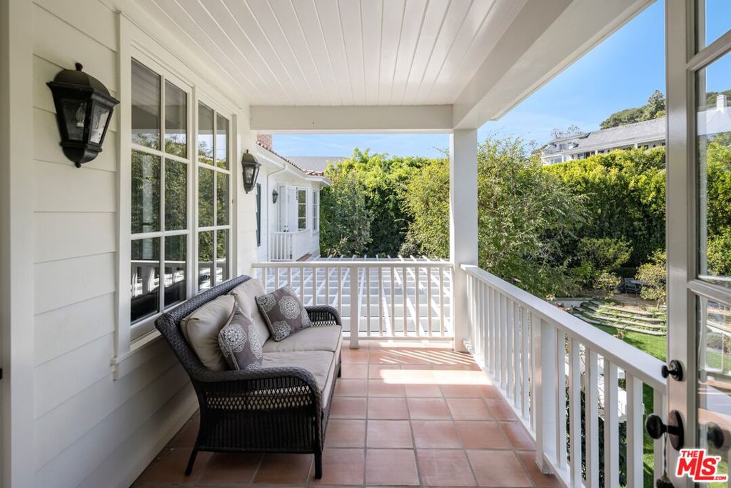 1667 Amalfi Drive Property Photo 37