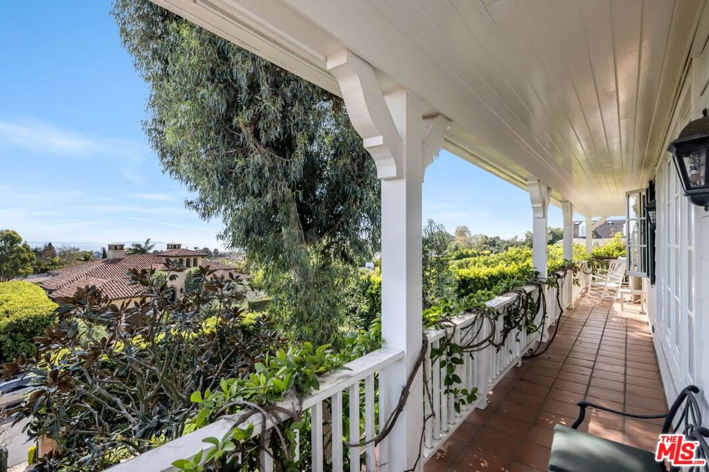 1667 Amalfi Drive Property Photo 39