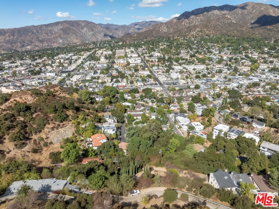 7128 High Cliff Trail Property Photo 4