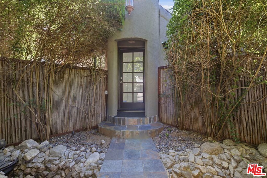 855 N Sweetzer Avenue Property Photo 27