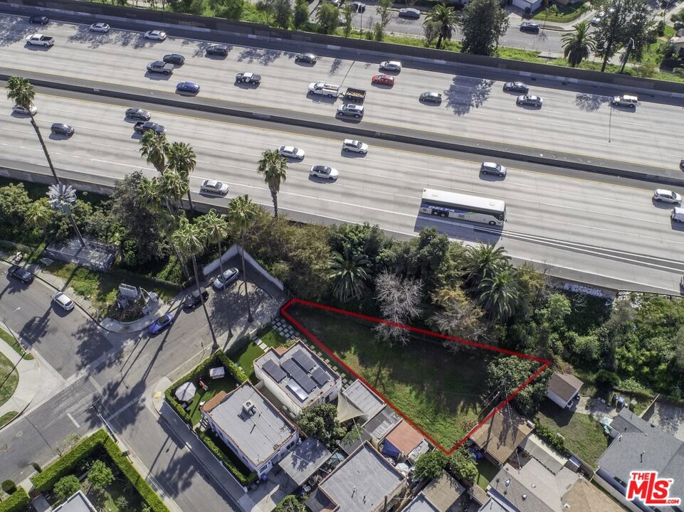 2303 S Palm Grove Drive Property Photo 4