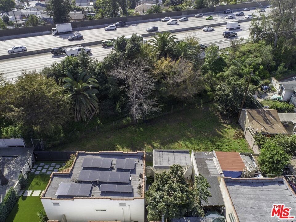 2303 S Palm Grove Drive Property Photo 10