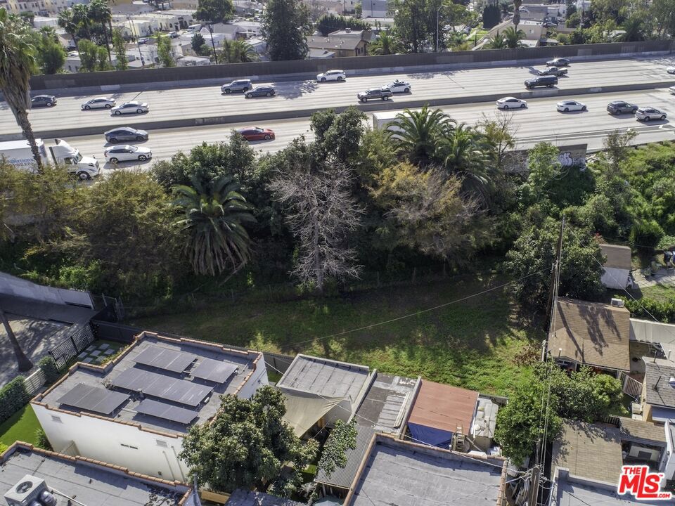 2303 S Palm Grove Drive Property Photo 11