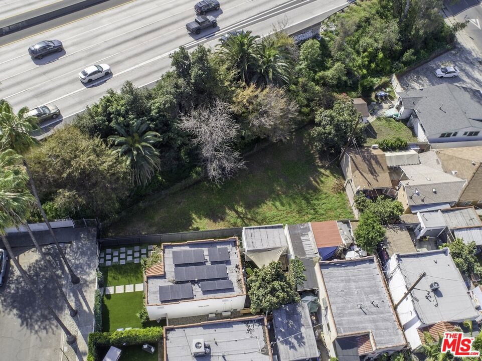 2303 S Palm Grove Drive Property Photo 17